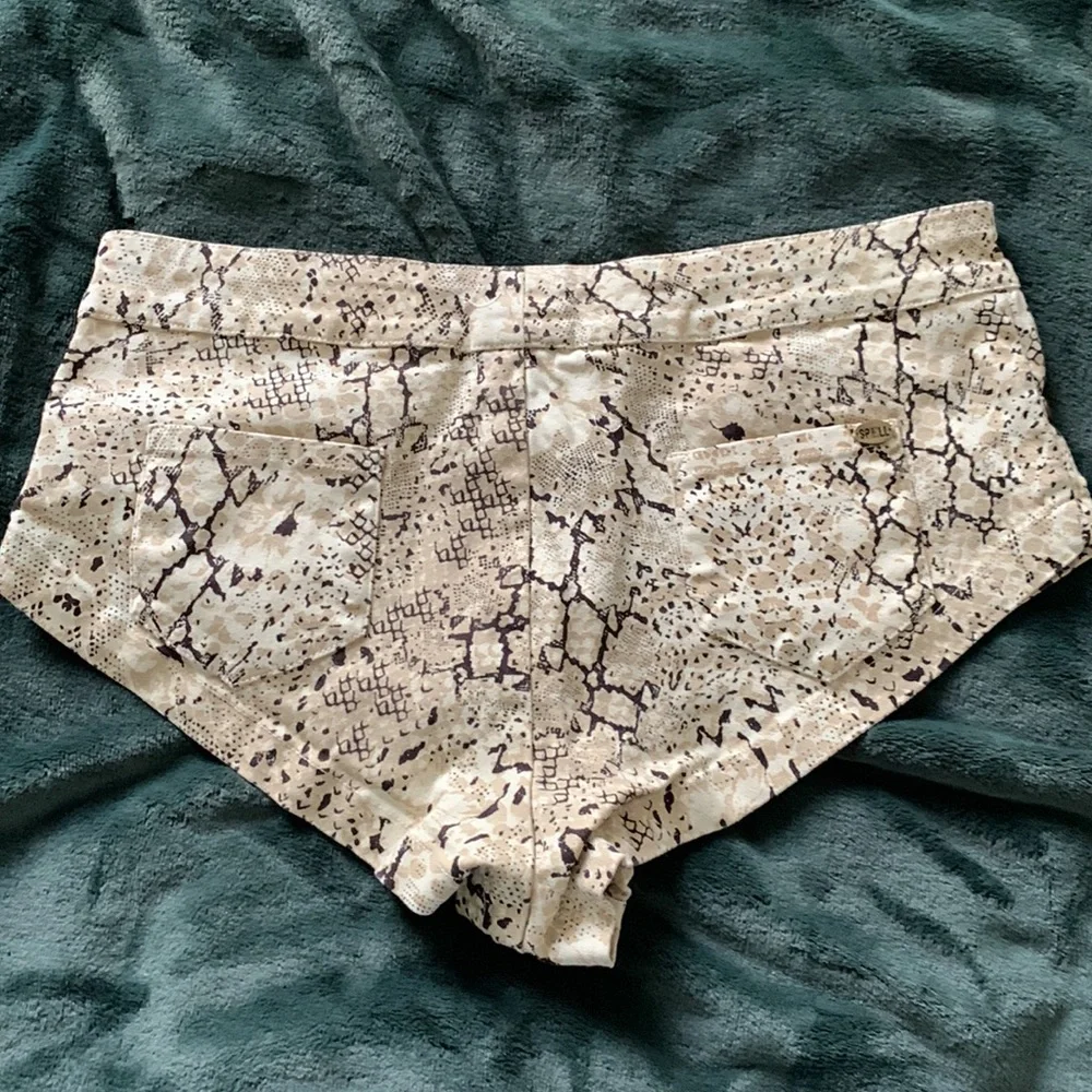 Spell Aloha Python shorts XS preowned - Picture 3 of 16
